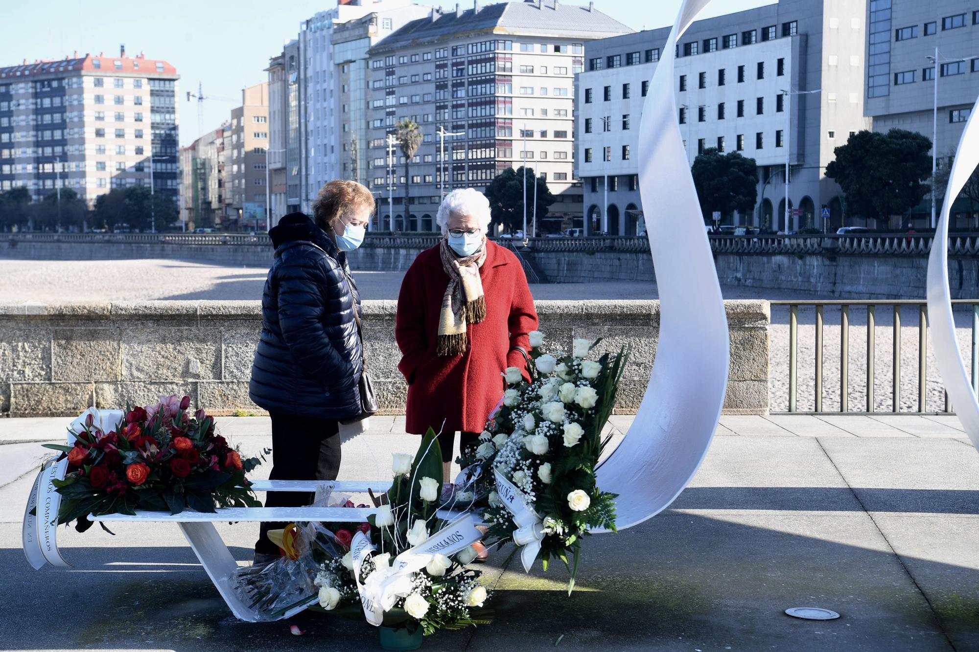 A Coruña recuerda a los héroes del Orzán en un emotivo acto