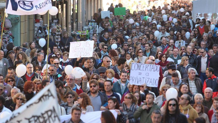 Imagen de archivo, de una manifestación de la Marea Blanca en Málaga, en 2017.