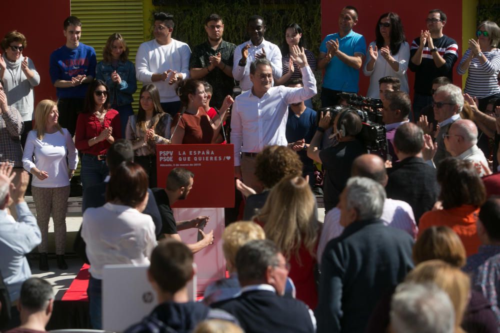 Más de 200 personas asisten al acto de precampaña de Francesc Sanguino celebrado en Las Cigarreres y al que ha asistido la la vicesecretaria general del PSOE, Adriana Lastra