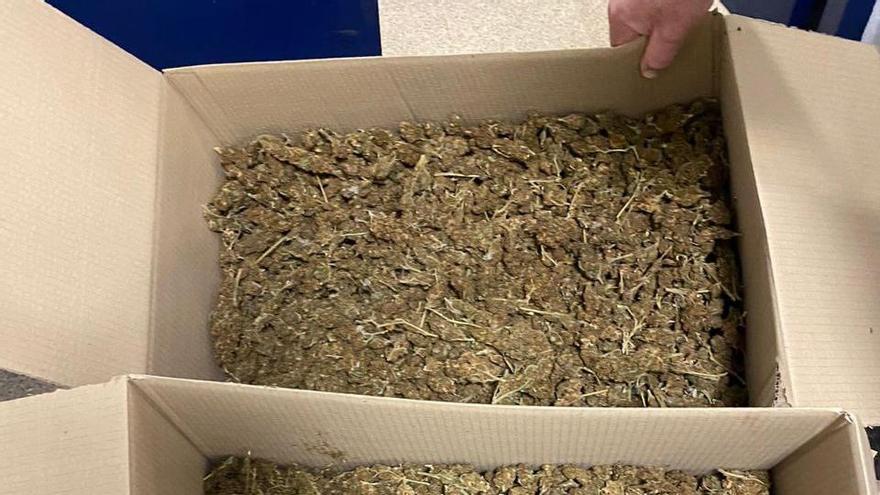 Descobert un cotxe amb 20 kg de marihuana quan feia maniobres estranyes a l&#039;AP-7 a Borrassà