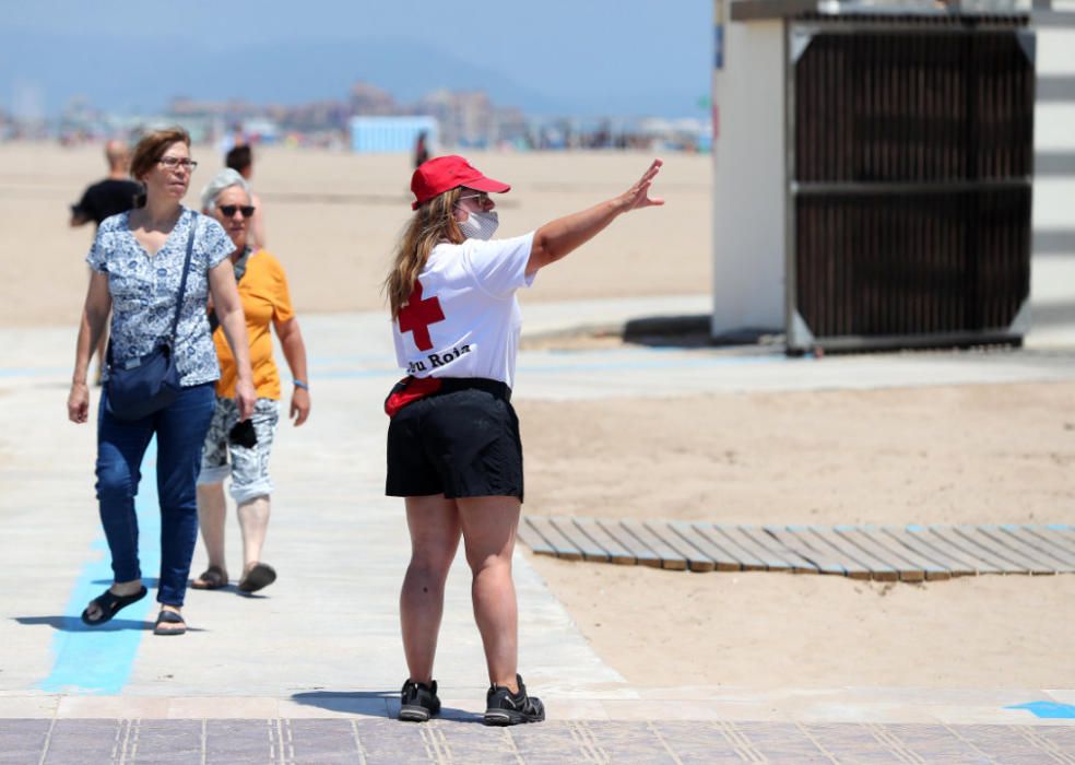 Primer día tras el estado de alarma: playas, centros comerciales y vuelos en Manises