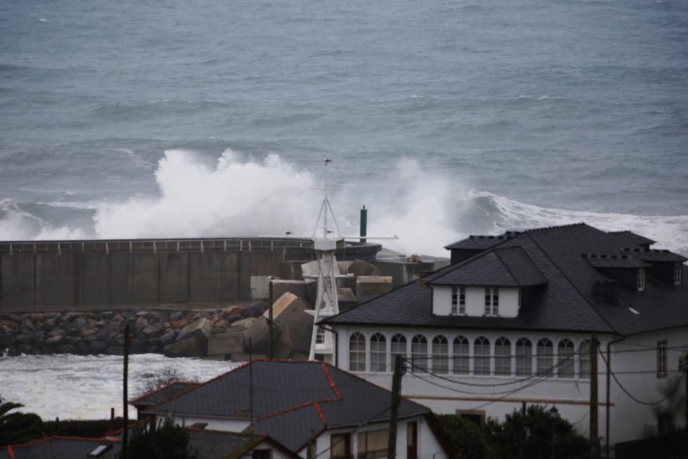 Temporal en Asturias: Alerta roja por viento y oleaje