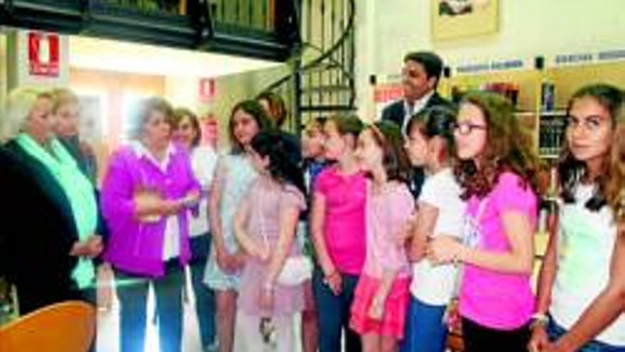 Un mercadillo de libros reúne 250  para Cáritas