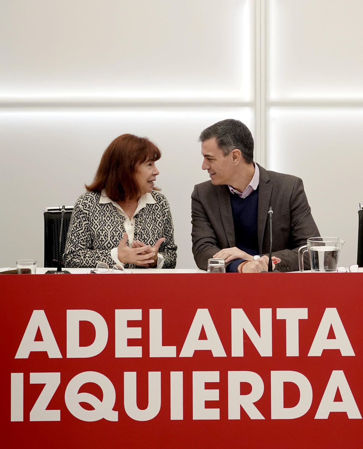 Sánchez y Narbona, la dirigente con la que el presidente está analizando los cambios en el PSOE, el pasado marzo en la sede del partido.