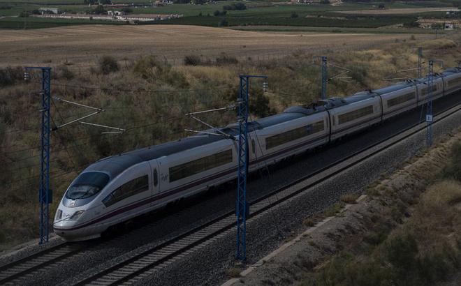 "Fracaso descomunal de la alta velocidad en España"