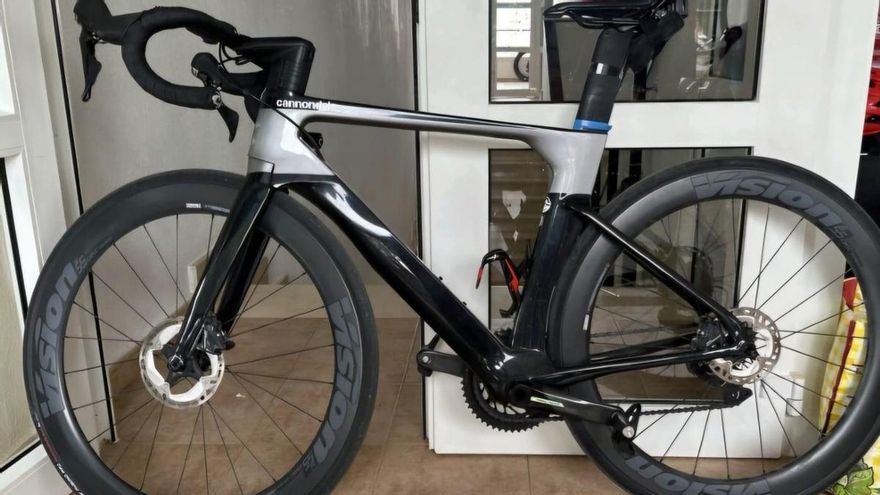 Roban hasta 30.000 euros en bicicletas de alta gama en un hostal de Los Alcázares