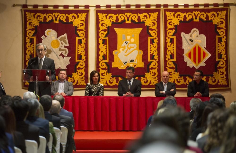 Acto institucional del 25 de abril en Les Corts