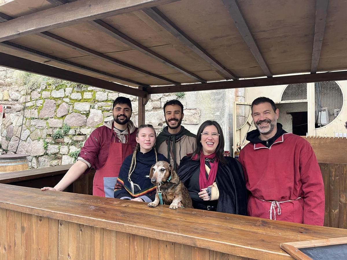 Oriol López, al centre de la imatge, amb altres membres dels Tirallongues