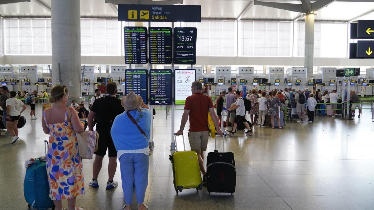 Viajeros en el Aeropuerto de Málaga.