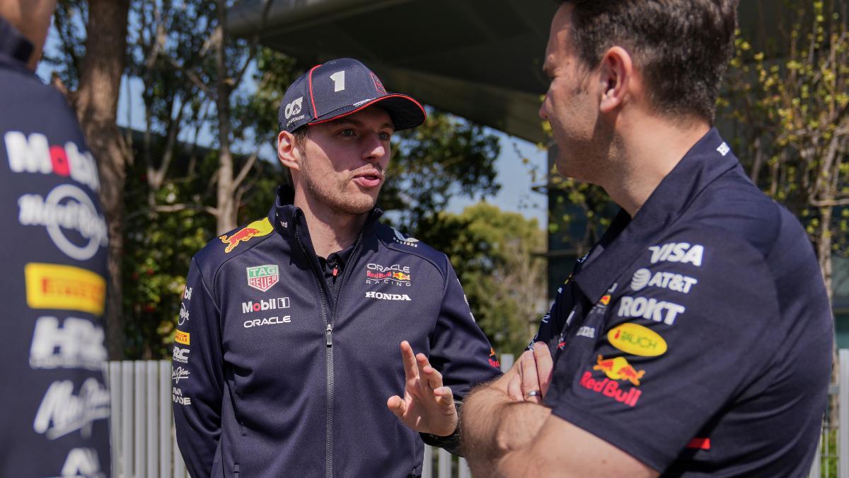 Max Verstappen, en el paddock de Shanghai