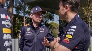 Max Verstappen, en el paddock de Shanghai
