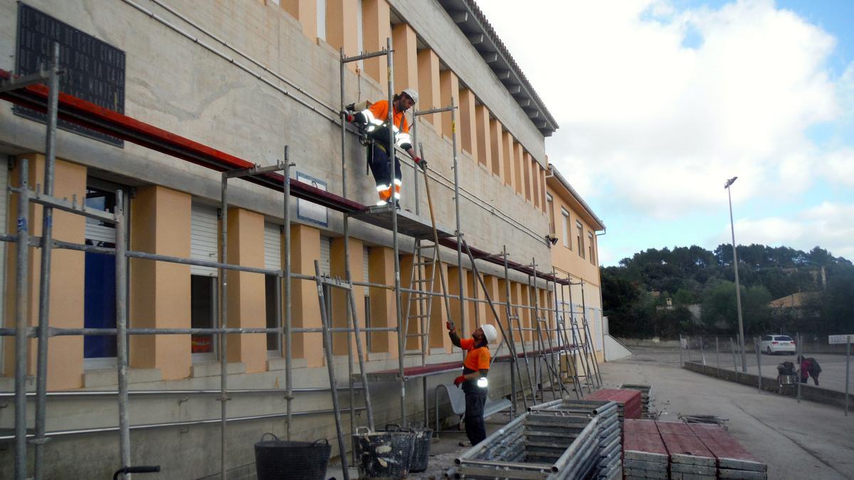 El colegio Joan Mas ya fue objeto de mejora hace unos años.