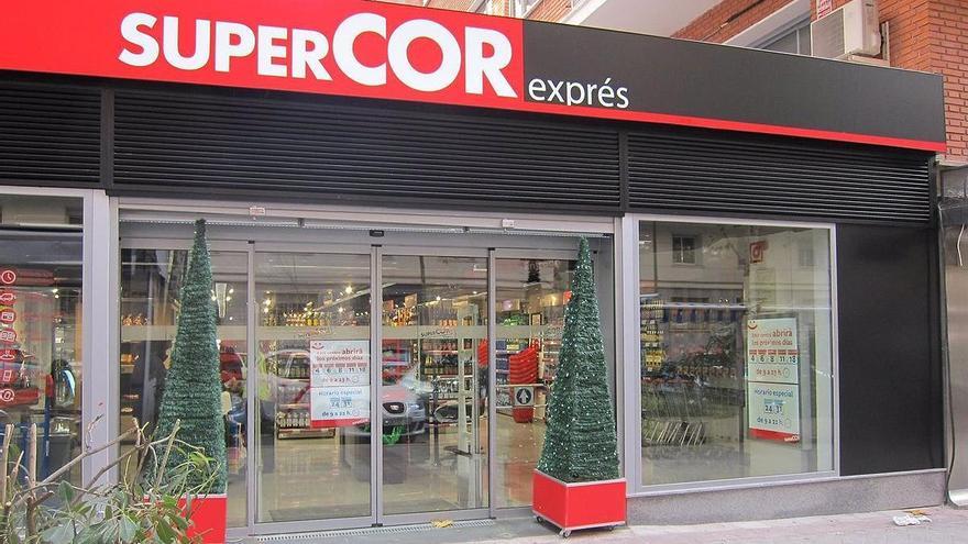 Carrefour compra a El Corte Inglés 47 tiendas SuperCor por 60 millones de euros