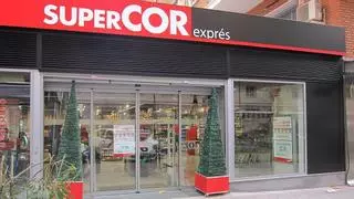 Carrefour compra a El Corte Inglés 47 tiendas SuperCor por 60 millones de euros