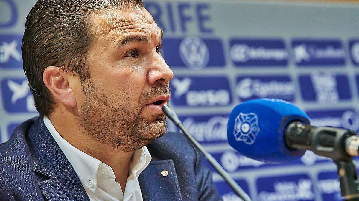 El director deportivo Juan Carlos Cordero, en la sala de prensa del Heliodoro Rodríguez López.