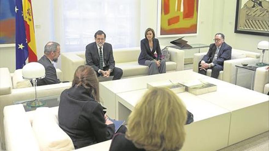 Rajoy promete reparación «moral y jurídica» a las víctimas del Yak