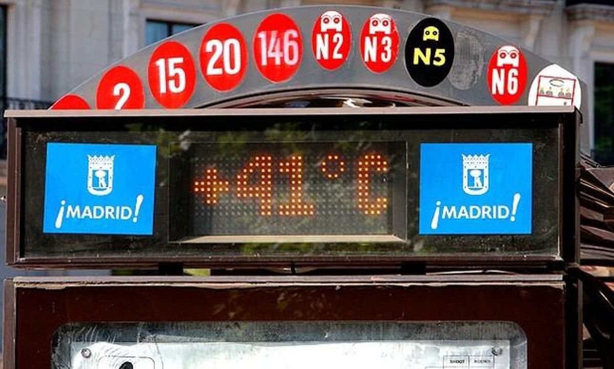 A Madrid els termòmetres de les parades d’autobús marquen temperatures per sobre dels 40 graus.