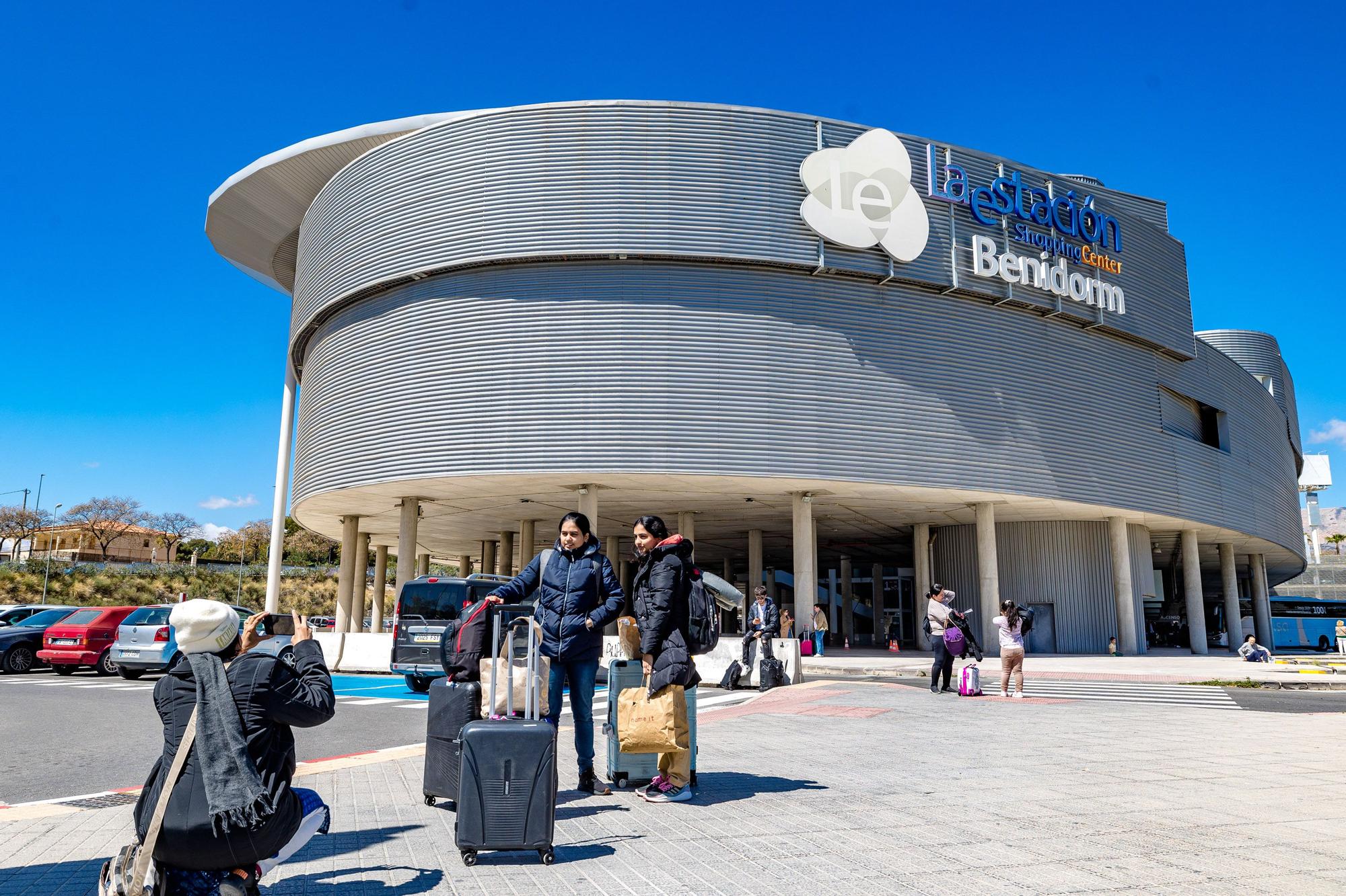 Los viajeros se encuentran una estación de autobuses en en estado de abandono al llegar a Benidorm