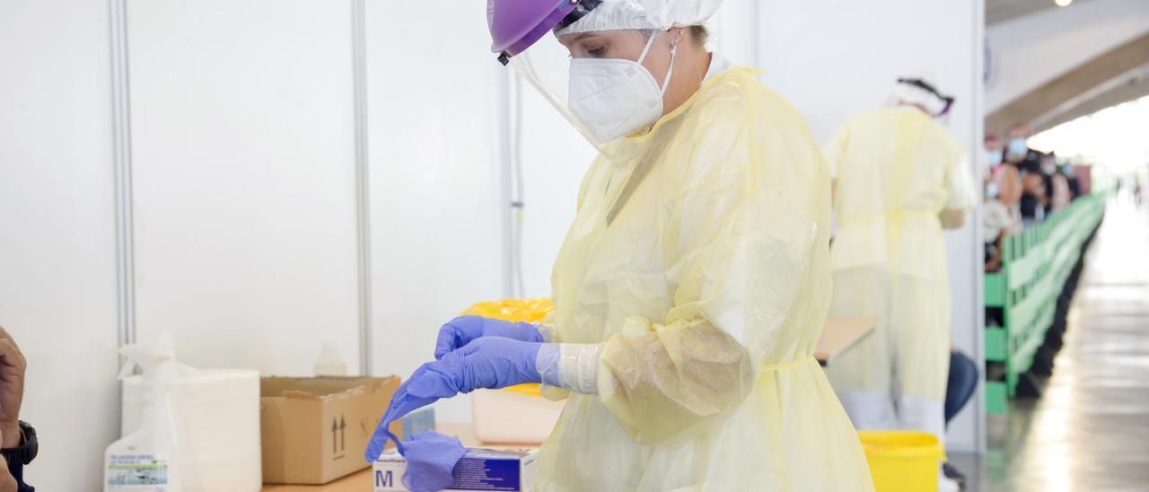 Punto de toma de muestras PCR en el Recinto Ferial de Santa Cruz de Tenerife.