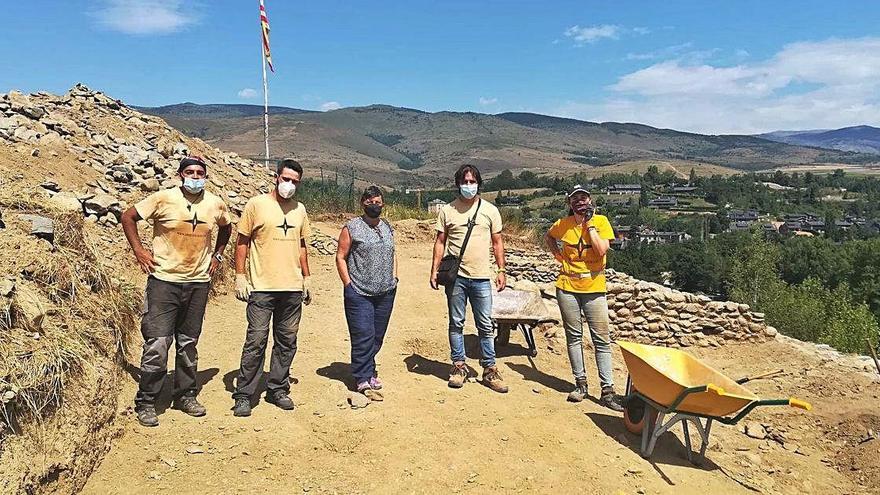 Part de l&#039;equip que participa en els treballs d&#039;excavació