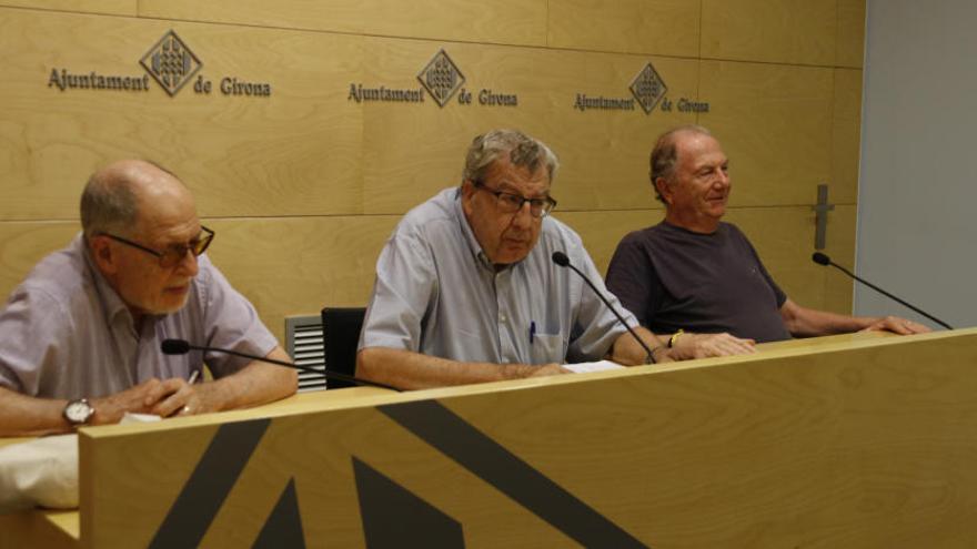 Tres dels patrons de la Fundació Prudenci Bertrana en la presentació de la 51a edició dels Premis Literaris de Girona