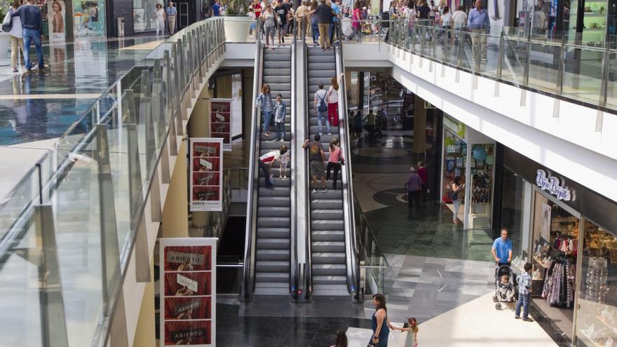 El centro comercial Arena, abierto en domingo.