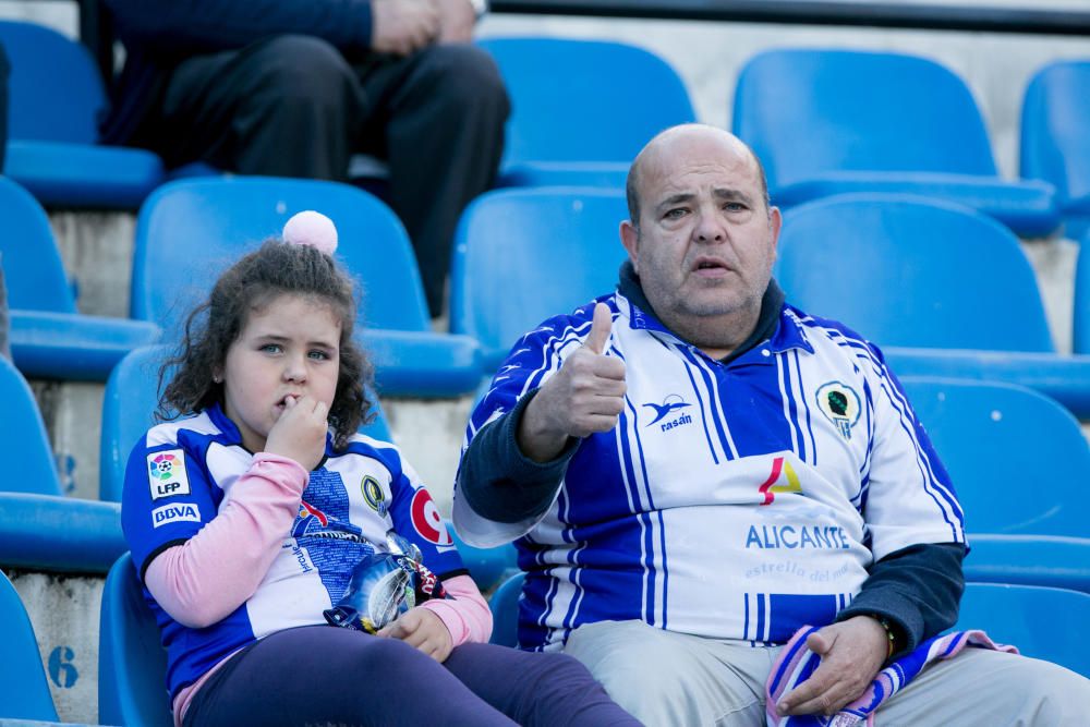 Los blanquiazules desperdician la oportunidad de huir del descenso y no pasan del empate ante un Andorra con uno menos desde el 52'