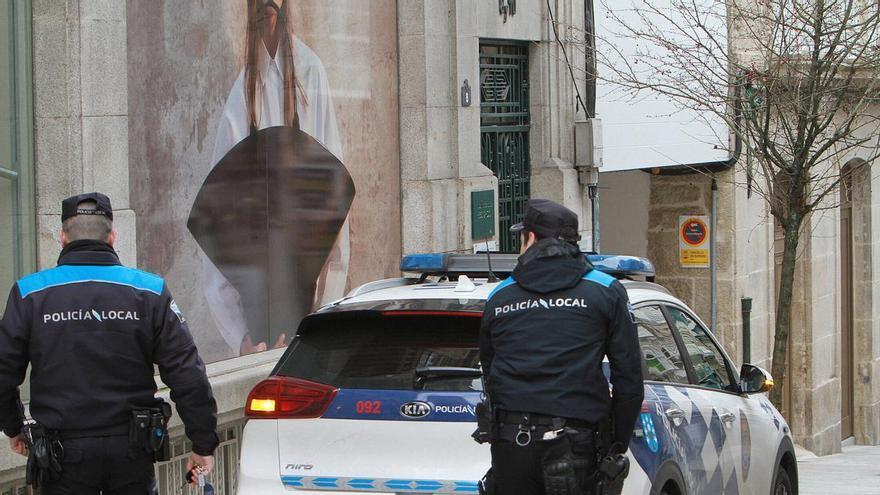 Un perro cayó en Ourense desde un quinto piso sobre un coche y condenan a la dueña del animal a pagar los daños en el vehículo