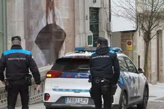 Un perro cayó en Ourense desde un quinto piso sobre un coche y condenan a la dueña del animal a pagar los daños en el vehículo