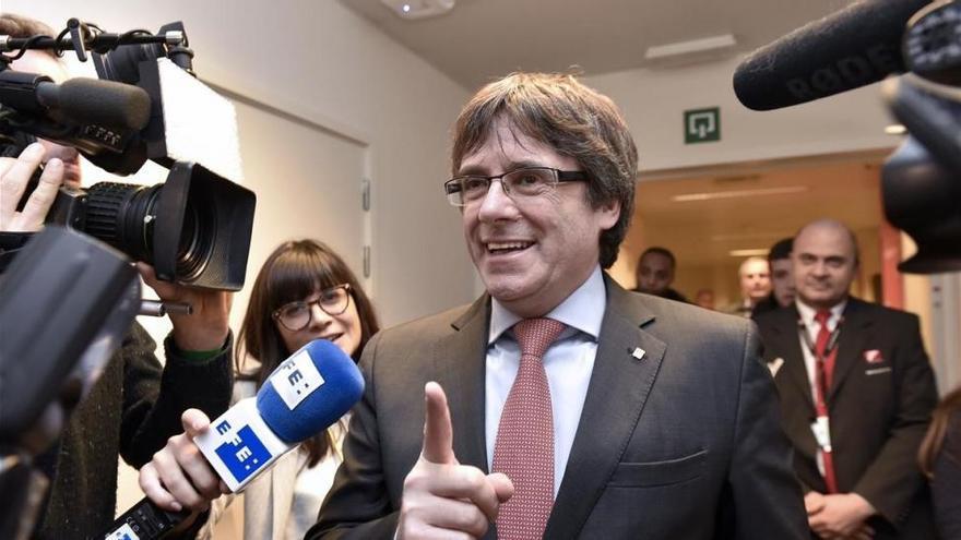 Puigdemont pide delegar su voto en la investidura