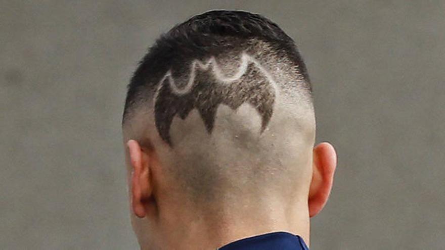¿Qué futbolista del Valencia se ha peinado un murciélago en la cabeza?