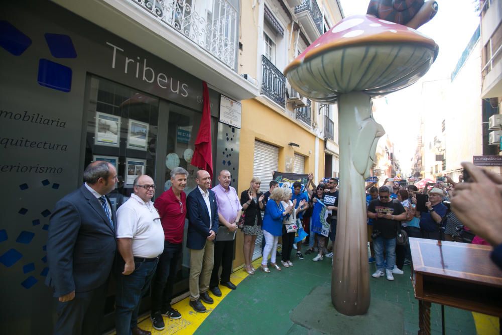 El alcalde de Alicante, Gabriel Echávarri, ha colocado esta mañana una placa en homenaje a Vicente Pastor de la Llosa Alfosea, el Chepa.