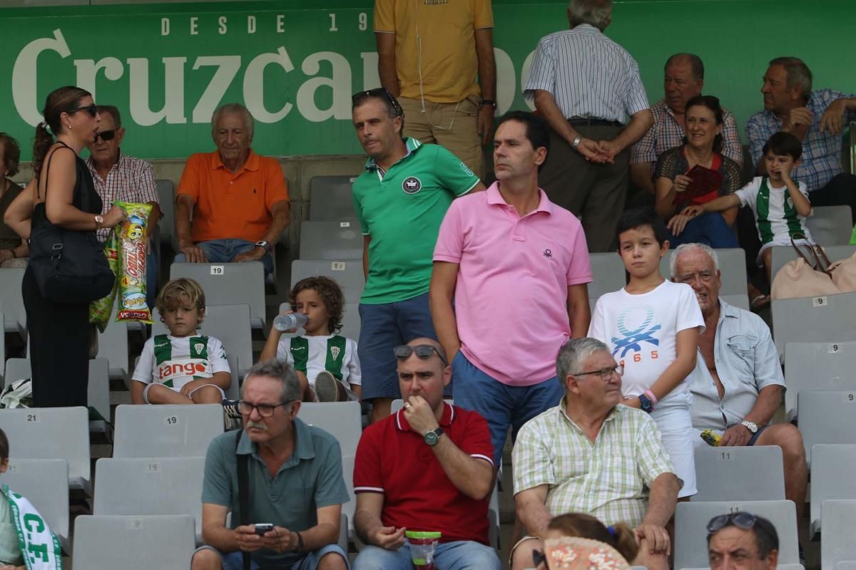 Los aficionados del Córdoba CF en el Arcángel