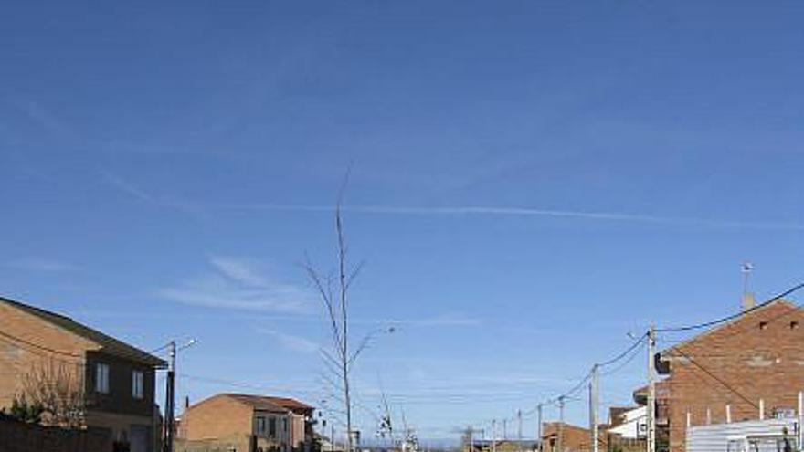 La avenida Príncipe de Asturias de Bretocino, después de la remodelación.