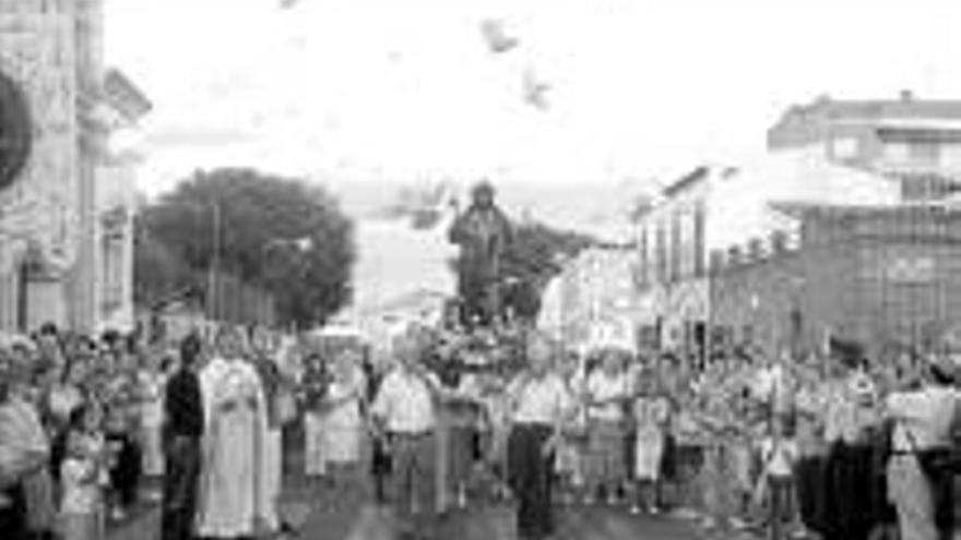 San Roque saca a su patrón en procesión