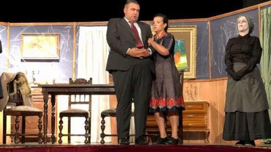 El grupo &quot;San Félix&quot;, en el escenario del Teatro Prendes.