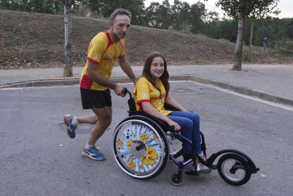 Adrià Royes i la seva filla Atena corren maratons per conscienciar sobre les malalties rares