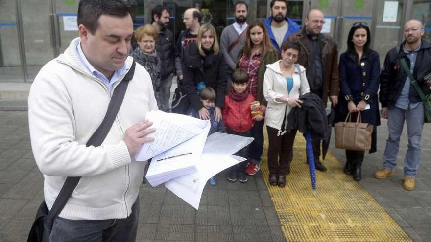 Un grupo de niños, el pasado mes de mayo, en un parque de Novo Mesoiro.