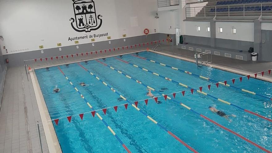 Burjassot digitaliza el acceso a la piscina municipal