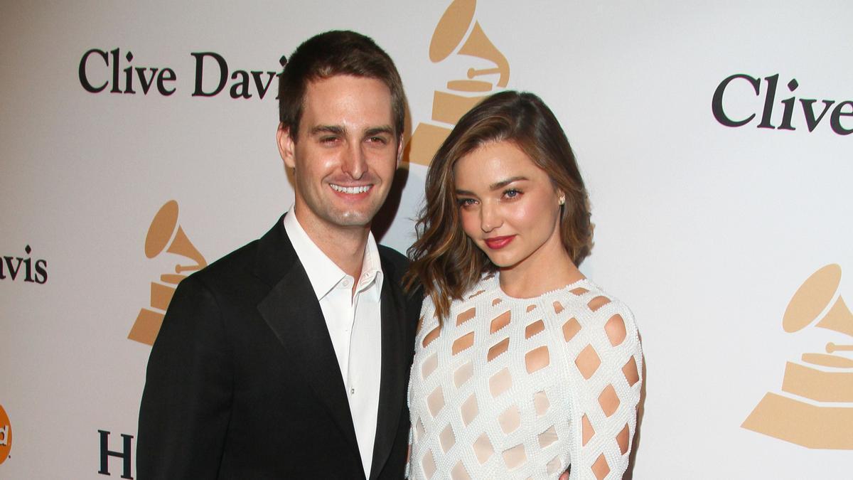 Miranda Kerr y Evan Spiegel en una fiesta