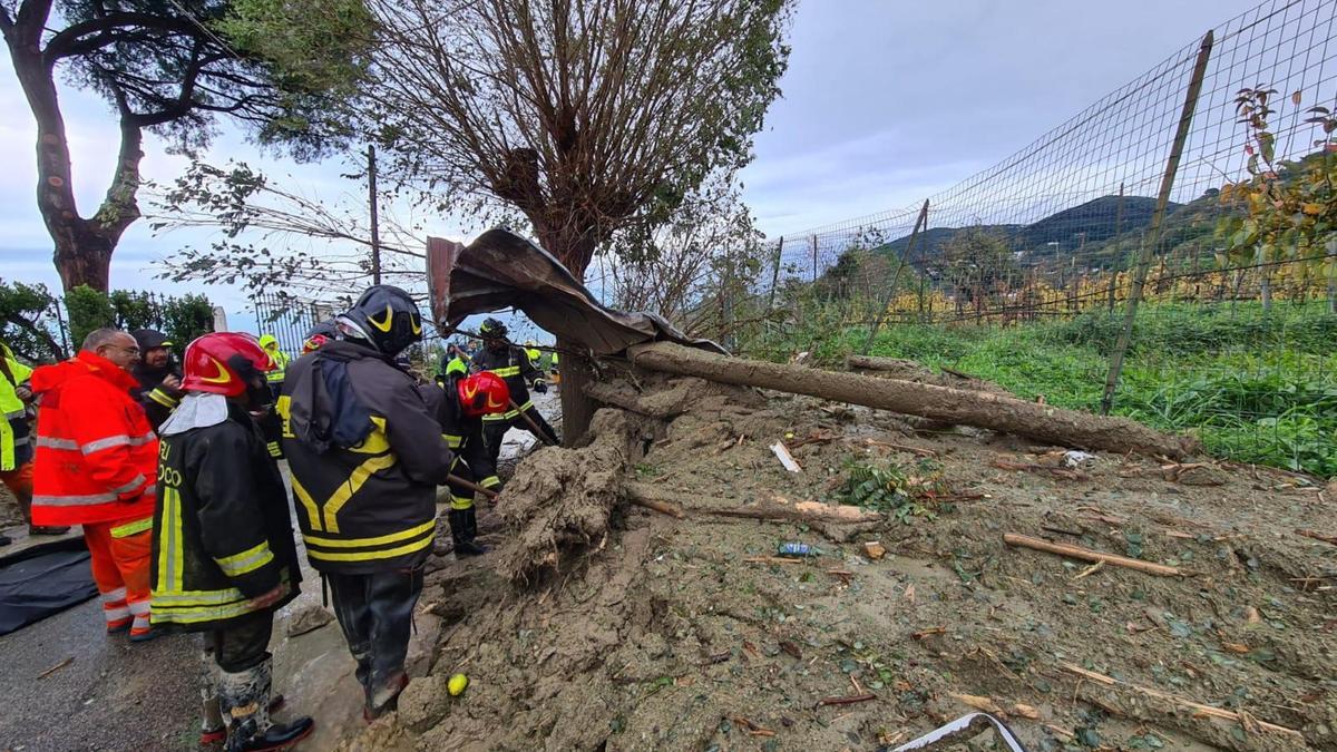 Buscan a una decena de desaparecidos en el corrimiento de tierra en la isla italiana de Ischia