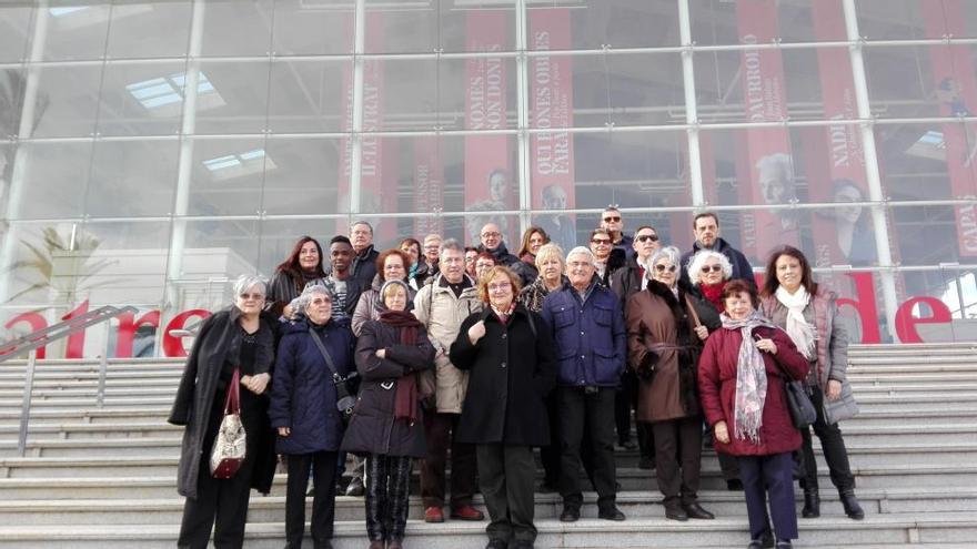 Assistents del club de Figueres davant el TNC