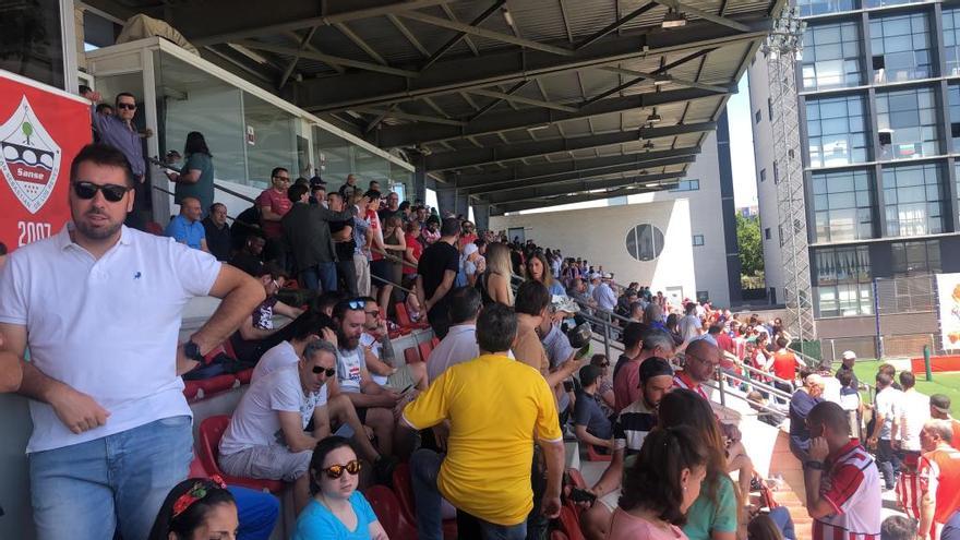 La afición rojiblanca estuvo con el equipo en Alcobendas el domingo