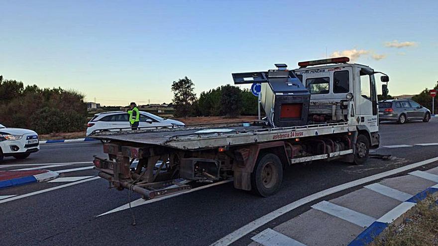 La grúa con el cajero automático, localizado en Moncada. | LEVANTE-EMV