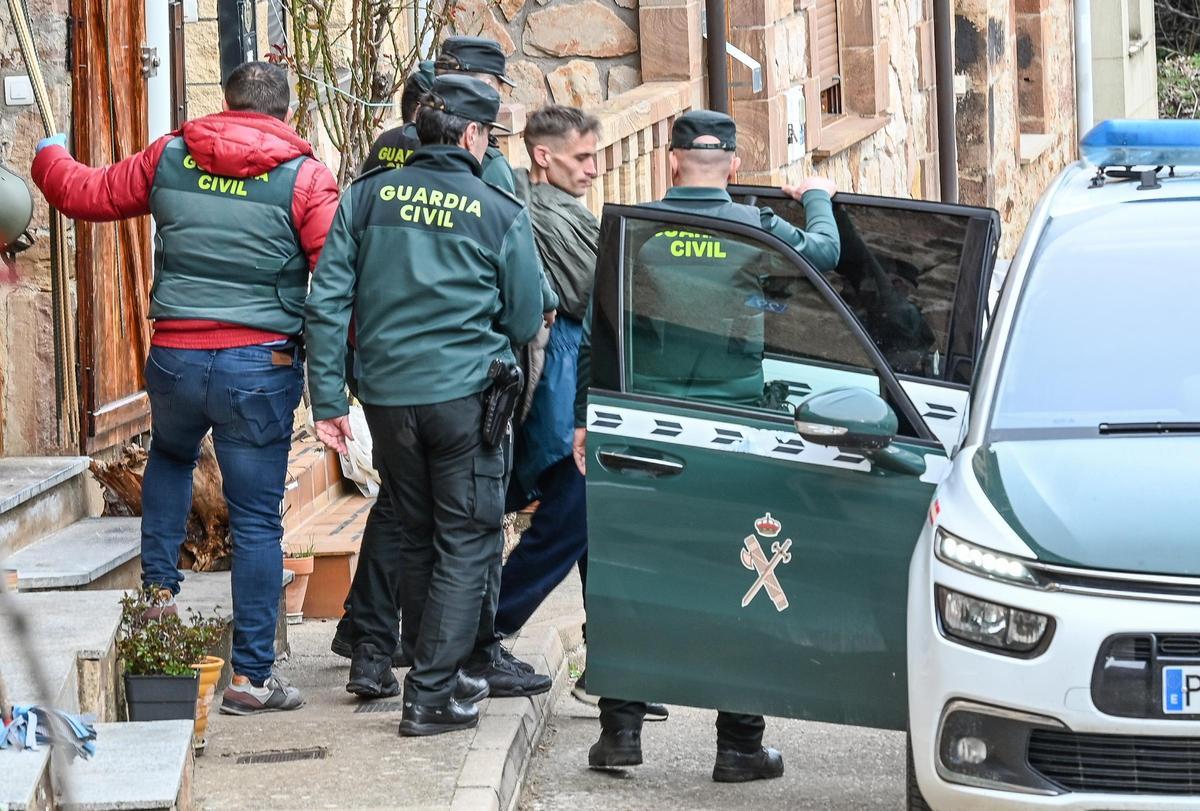 Un hombre armado se atrinchera en una vivienda familiar de Villoruebo tras secuestrar a un taxista en Madrid