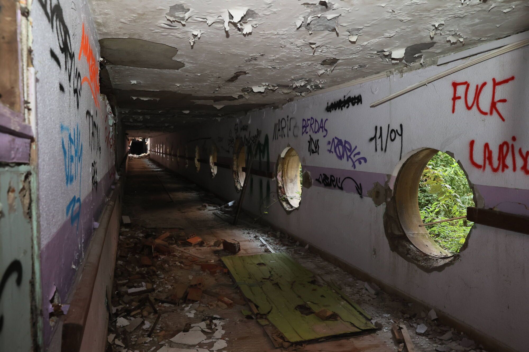 Viejo HUCA. Recorrido por cómo está el viejo hospital.