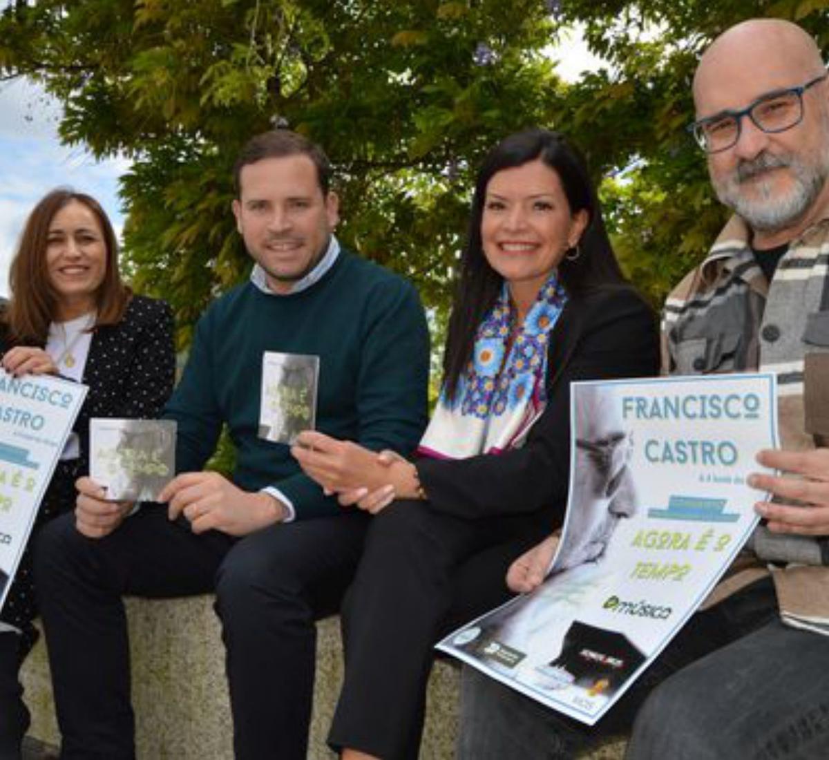 Presentación del concierto, con Francisco Castro (dcha.) junto a la alcaldesa Nidia Arévalo.