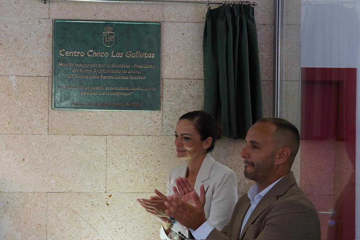 Placa del nuevo centro cívico.