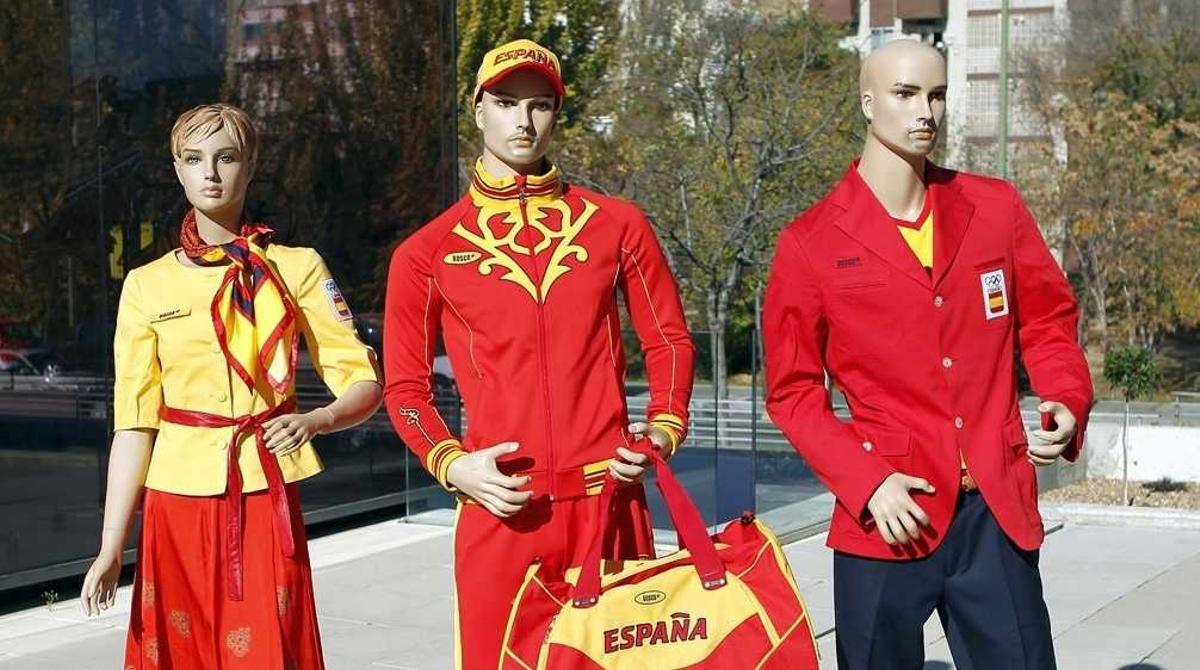 Les polèmiques peces dissenyades per l’empresa russa Bosco Sport per als olímpics espanyols reben crítiques a Espanya i Londres.