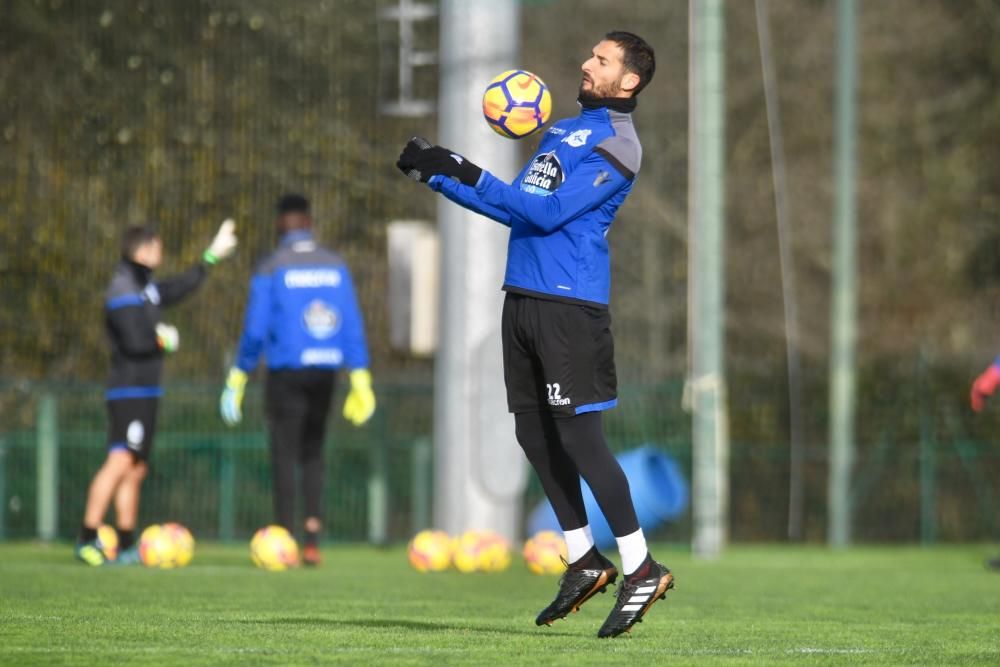 Lucas Pérez vuelve a entrenar con el grupo